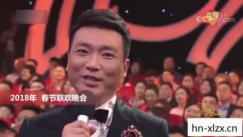 康辉中分发型引热议，网友直呼是自己吹的吗？