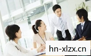 疯狂办公室游戏，职场中的智慧与策略