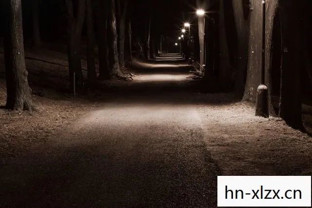 面对未知的内心挣扎图片