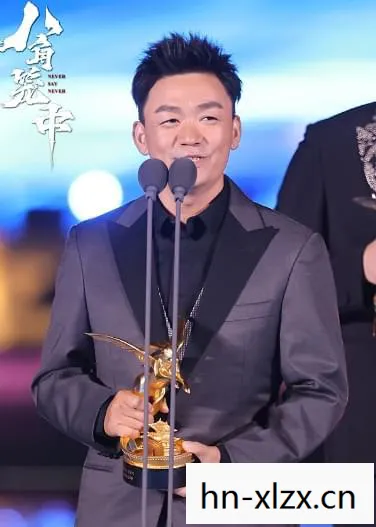 王宝强哽咽回应观众支持，感恩与坚持的力量
