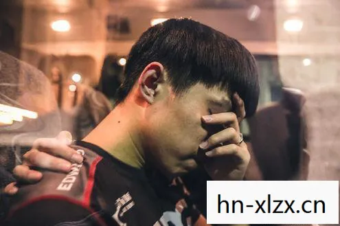 RNG麻辣香锅盲僧开局死两次的比赛，RNG麻辣香锅，电竞传奇的味蕾盛宴