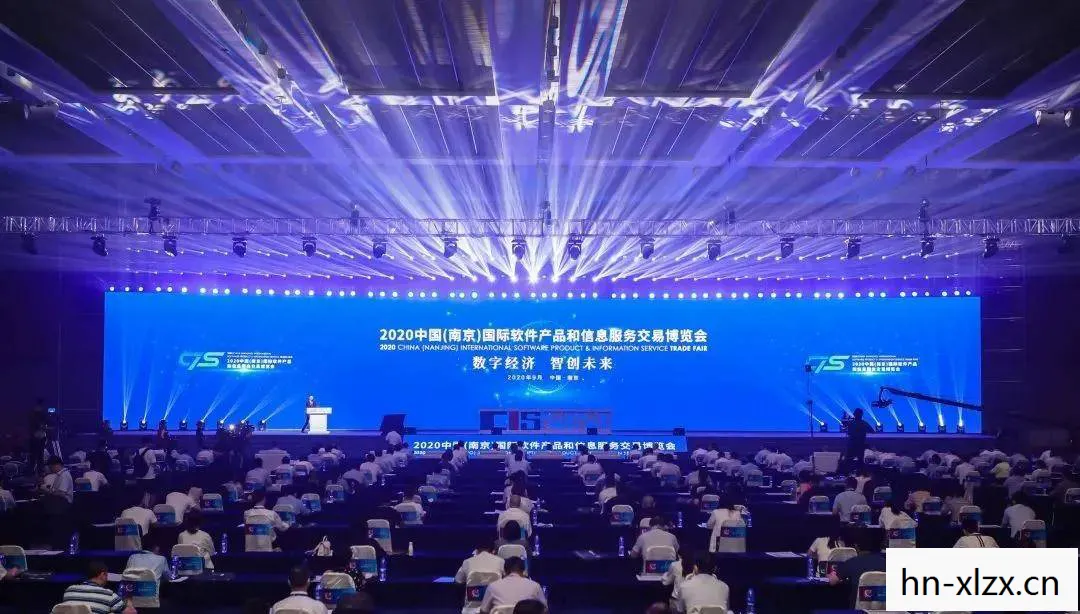 吴梓穆,跨界融合,引领数字艺术新风尚 吴梓穆,跨界融合,引领数字艺术新风尚