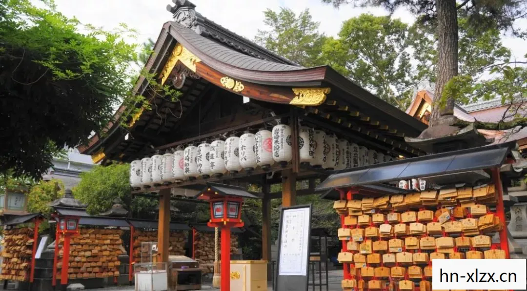 探索古老神社的神秘仪式图片