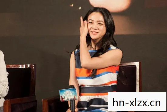汤唯孕后首次现身是第几集，汤唯孕后首次现身，优雅依旧，母爱满满