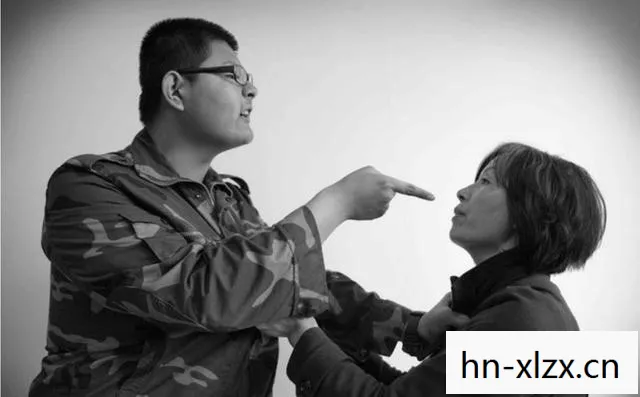 磁暴步兵杨永信表情包，磁暴步兵杨永信，网瘾治疗的背后