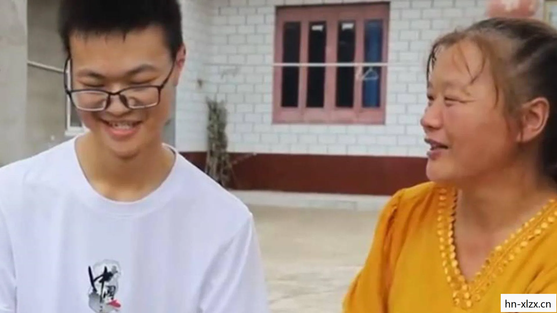 姐弟考上清华北大,三姐弟两人考入清华,男孩的回应让人感动 姐弟考上清华北大,三姐弟两人考入清华,男孩的回应让人感动