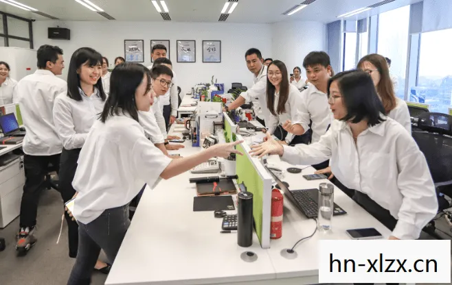 办公室游戏搞笑视频，办公室游戏，提升团队协作与创意的趣味方式