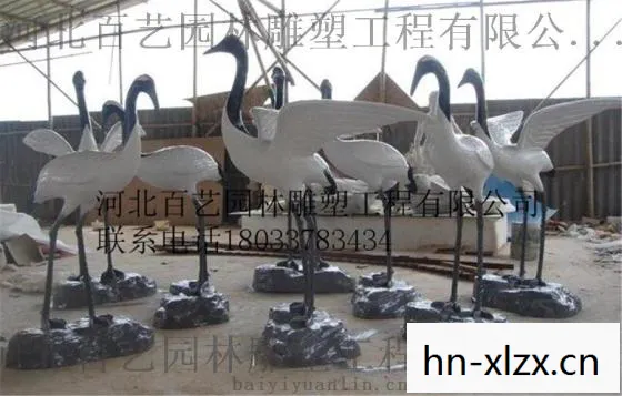 发光的仙鹤雕像，传承与创新的融合