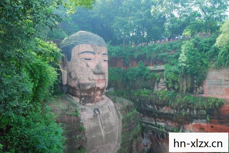乐山大佛三江交汇的水流向哪条河?，乐山大佛三江汇流处水位极低，历史罕见的奇观与保护挑战