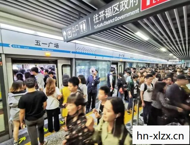 长沙游客吐槽网红店排队4538桌图片